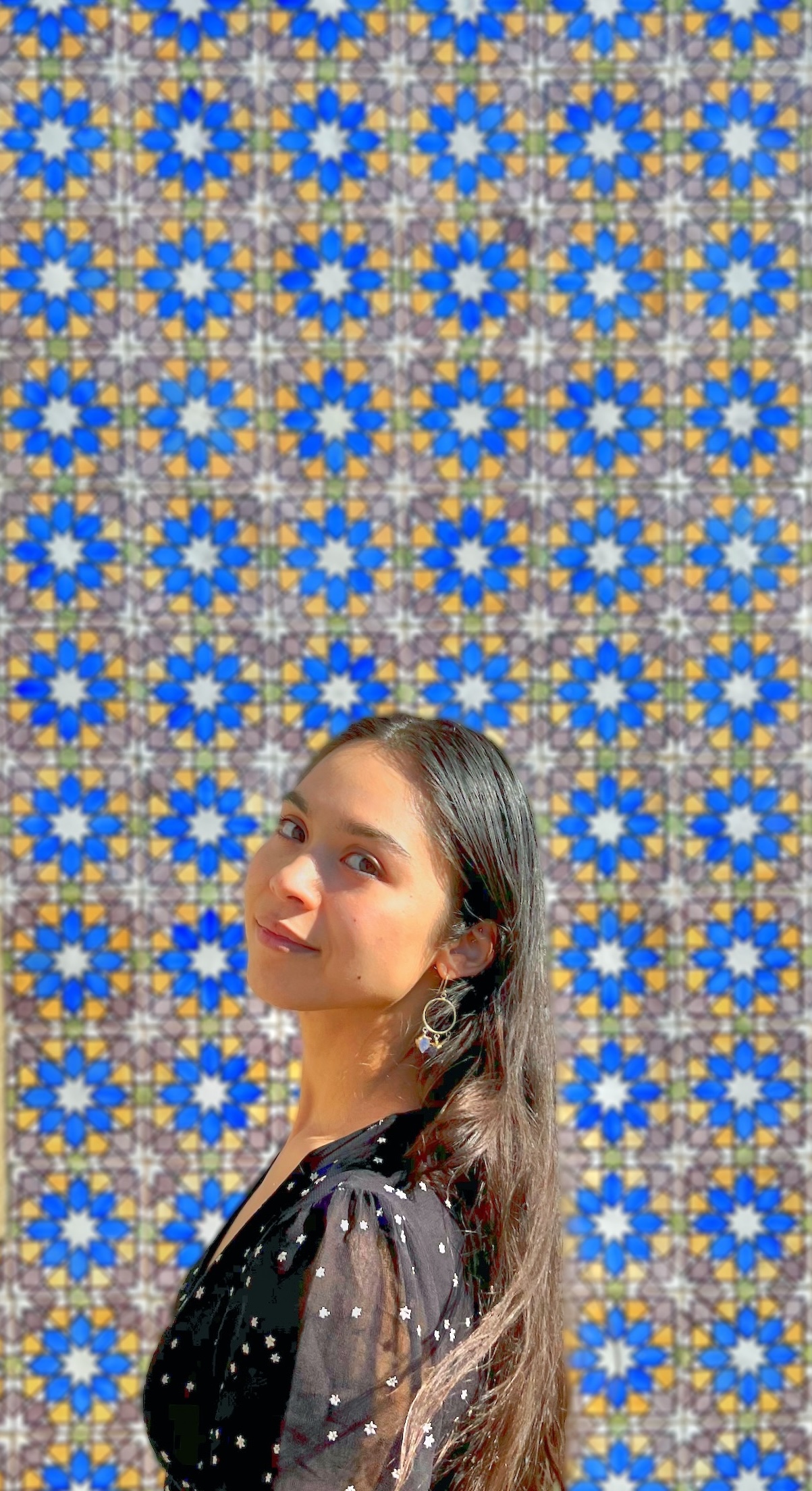 Portrait photo of Selin Acar infront of Blue Portugese Tiles in Sintra